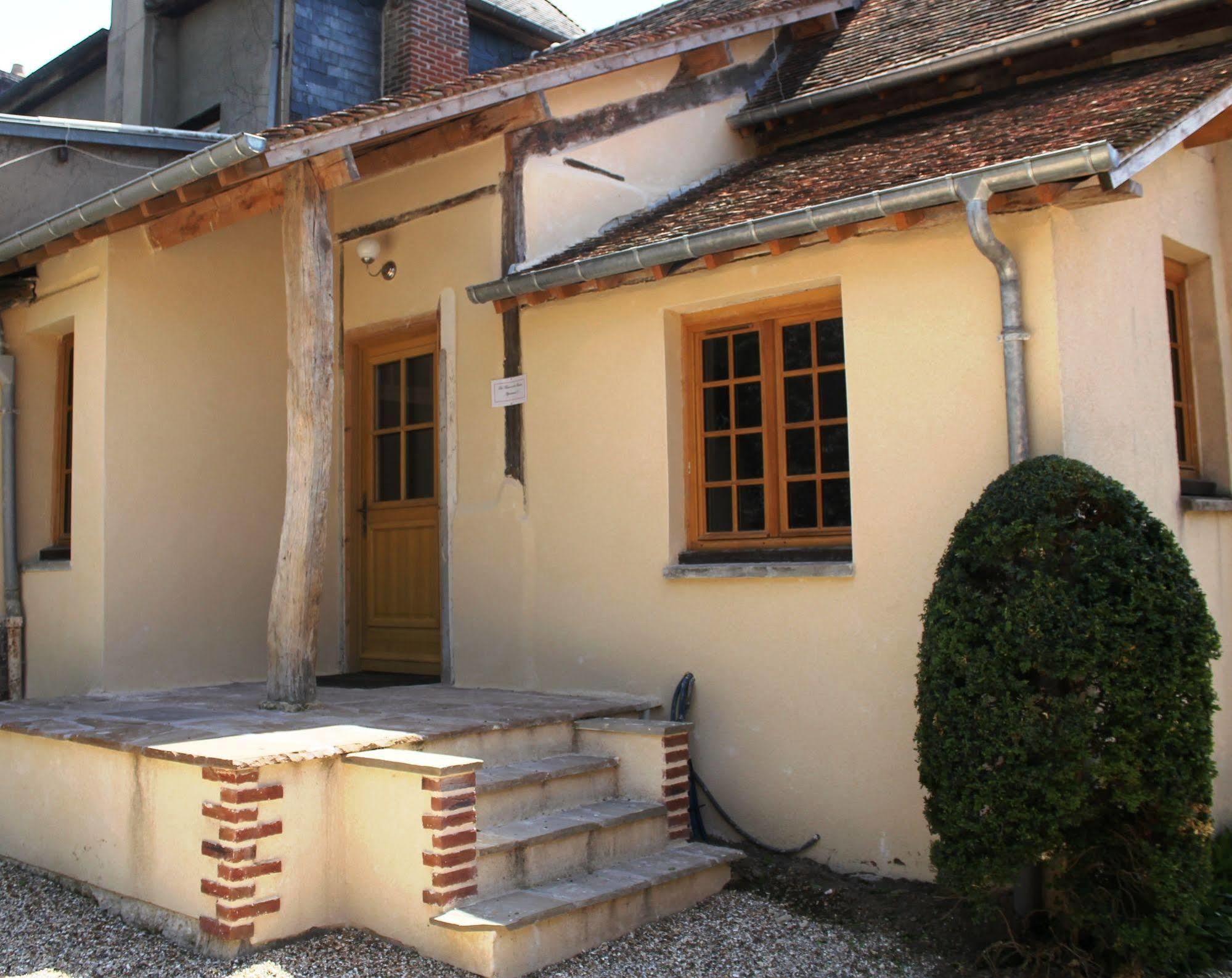 Hôtel La Licorne&Spa Lyons-la-Forêt Extérieur photo